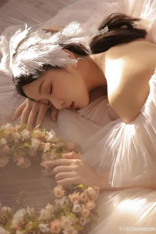 清纯美女学生白嫩香肩写真图片