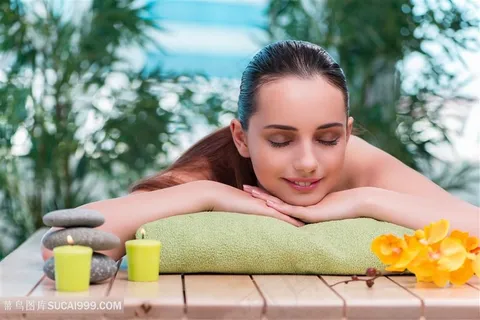 安静享受的美容养生的spa美女高清图片