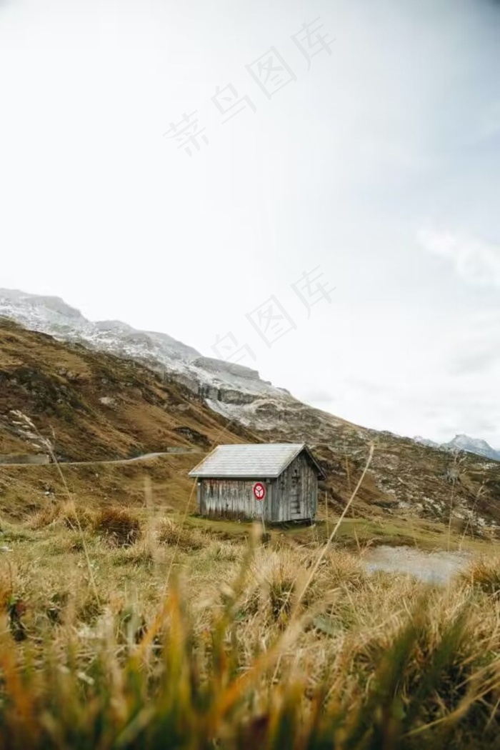 山腰上的小屋