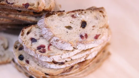 红豆面包粗粮面包图片