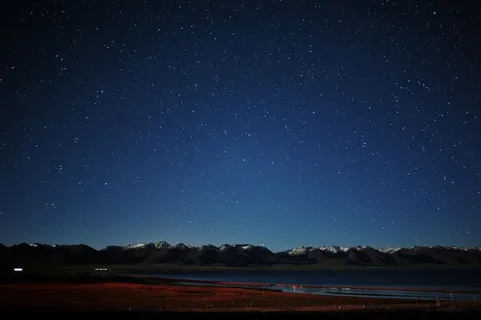 夜晚的黑暗天空 夜晚的黑暗天空