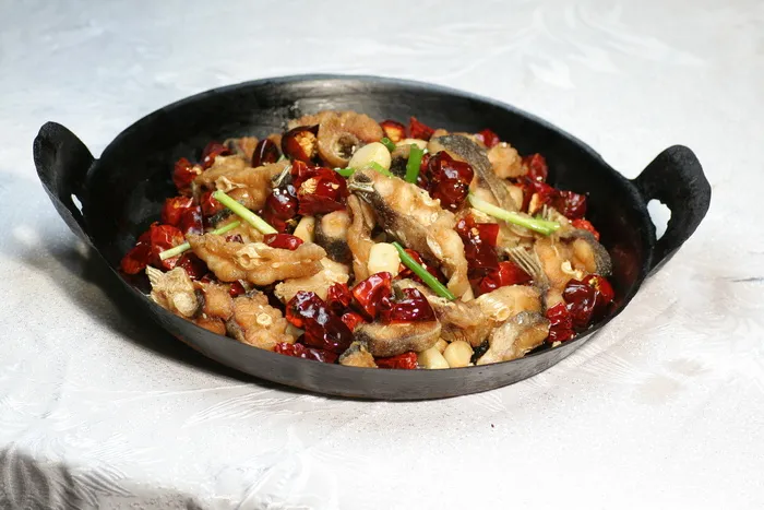 38铁锅香烤鱼 川情小镇