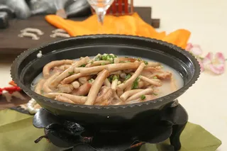 锅仔茶树菇鸡块
