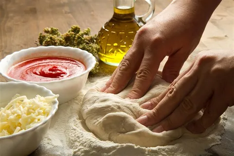 正在做美食的双手 正在做美食的双手