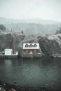 冬季山水人家摄影图片