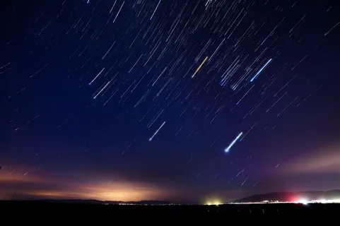 青海湖上空的流星 青海湖上空的流星