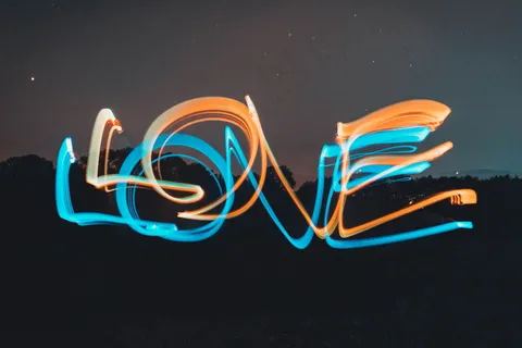 LOVE荧光艺术字图片 LOVE荧光艺术字图片
