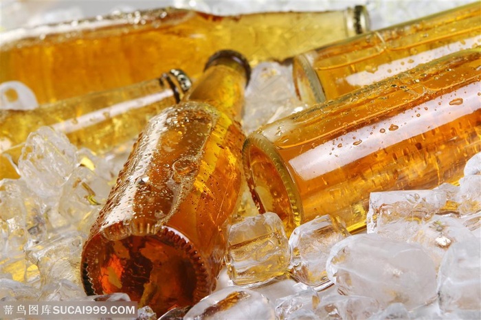 冰镇啤酒高清图片