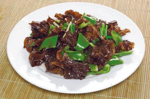 黑木耳炒青椒