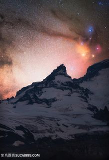 山峰的星空美景图