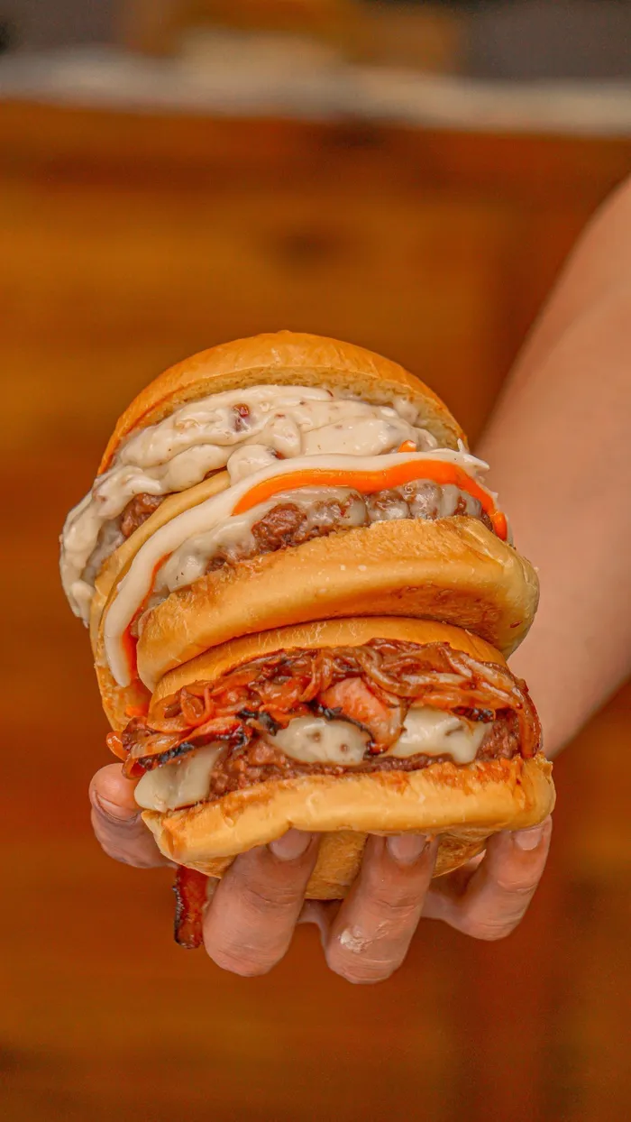 黄色美味汉堡摄影素材 黄色美味汉堡摄影素材