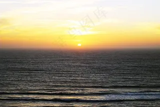 辽阔海平面日出图片