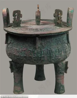 凤凰花纹的青铜鼎