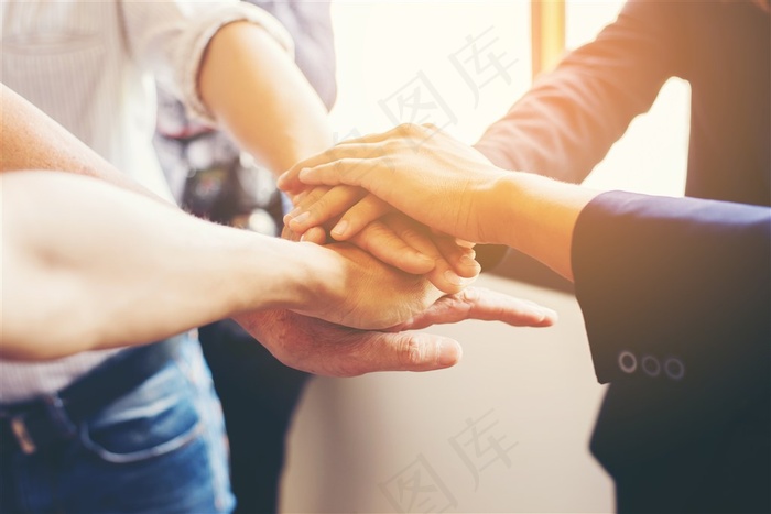 公司团队合作握手