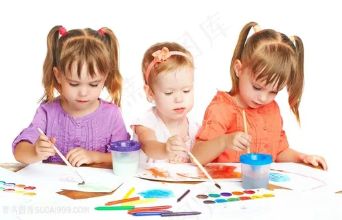 三个画画的小女孩 三个画画的小女孩