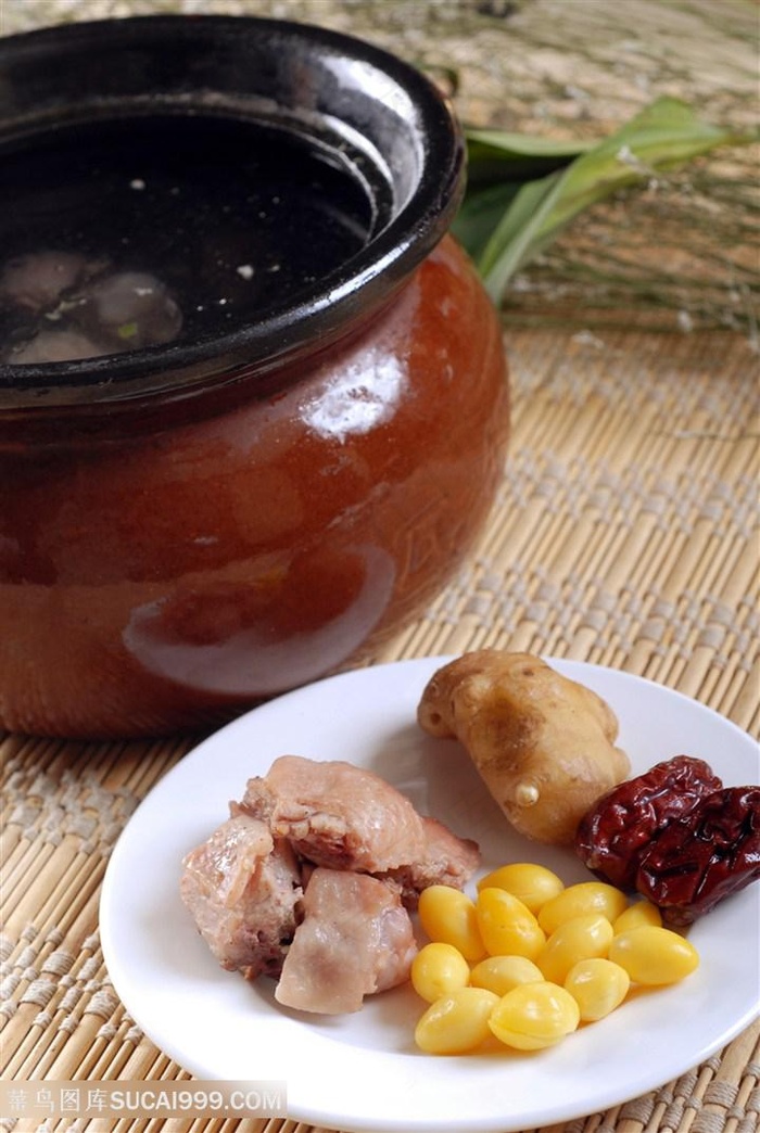 汤白果炖鸡的美食图片