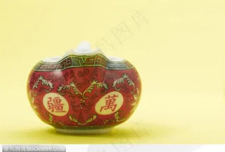 中华传统工艺品-红色茶壶正面