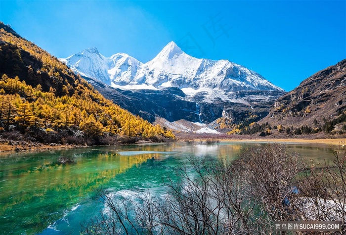 湖光秋色风景图片