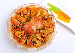 大盘装大闸蟹海鲜中华美食海鲜图片