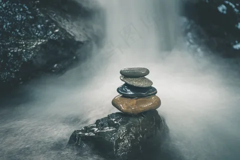 瀑布岩石堆叠图片 瀑布岩石堆叠图片