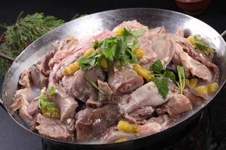 酸汤带皮羊肉 (2)