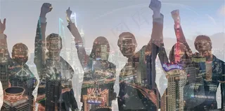 举手庆祝的商务团队