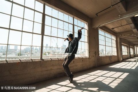 跳舞的帅哥图片