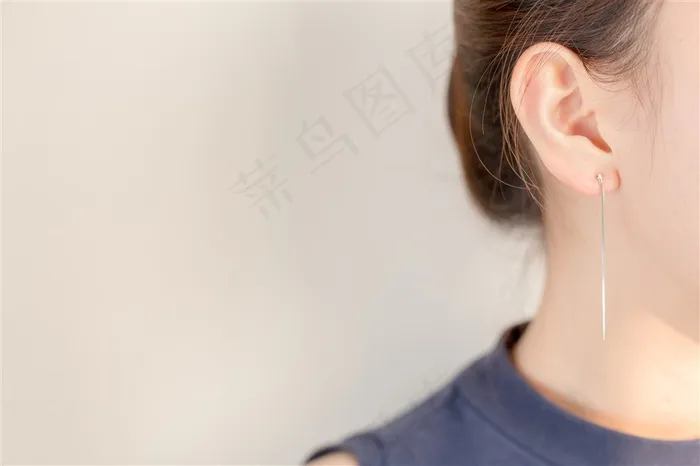 清新文艺美女耳朵耳环特写