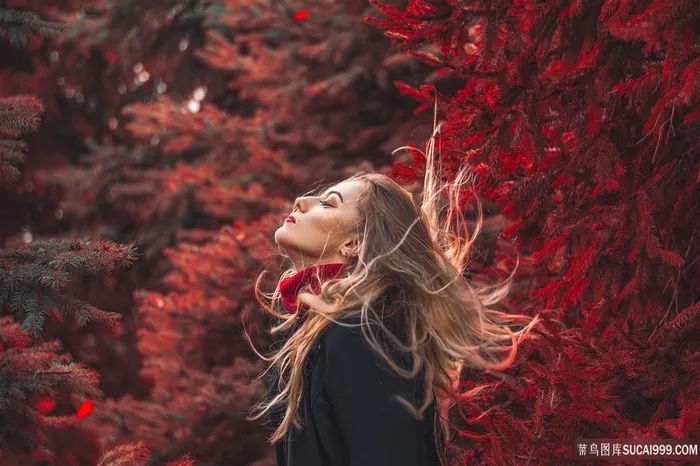 秋季金发美女图片