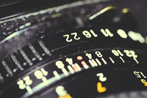 镜头上光圈焦距刻度标识高清图