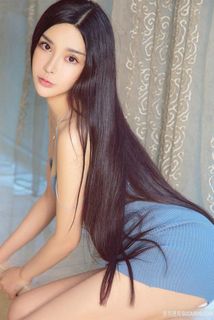 嫩模金鑫长发美女写真图片