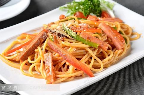 芝士辣椒火腿香菜意粉菜肴