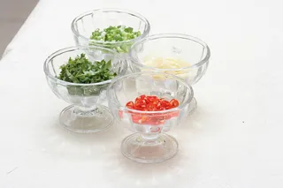 小料、香菜、蒜、香葱、小辣椒