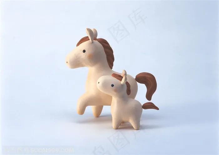 玩具-两只粉嫩玩具陶瓷小木马造型