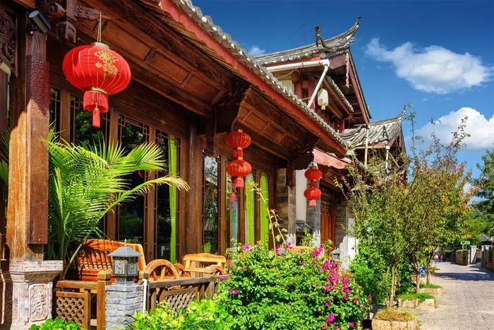 白云下的古建筑