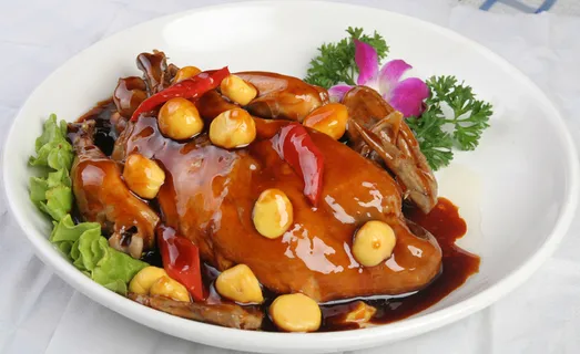 黄焖栗子鸡  38元