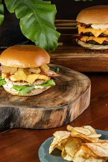 黄色美味汉堡摄影素材 黄色美味汉堡摄影素材