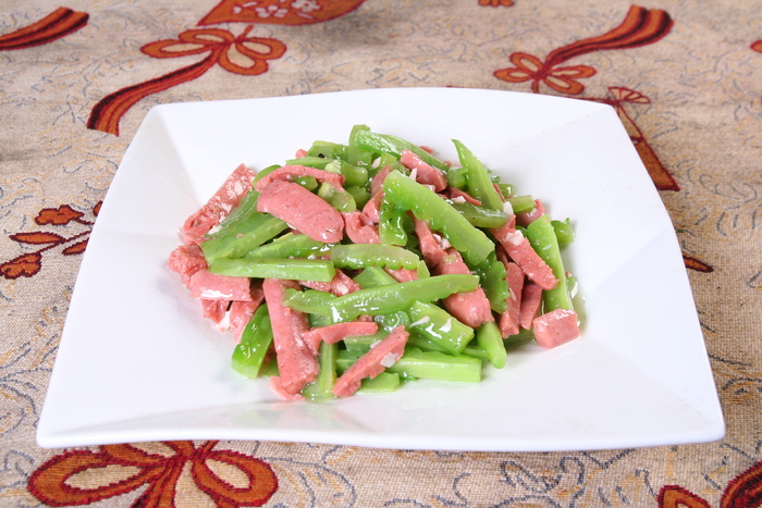 腊肠烧苦瓜 (1)