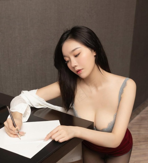 4K超高清mm131美女图片集下载