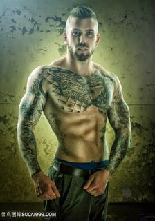 大面积纹身成熟肌肉男图片 大面积纹身成熟肌肉男图片