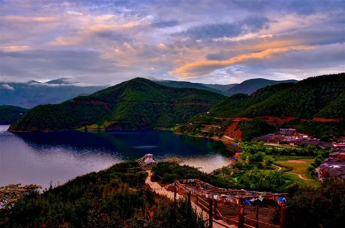 云南泸沽湖风景高清素材图