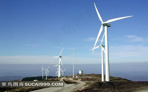 海岸的白色风车