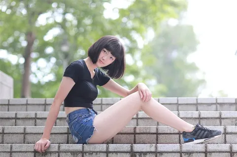 短发美女蔡谨卉高清写真图片