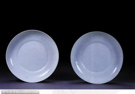 中华传统-一对白色盘子