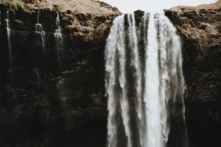 高山流水瀑布高清照片
