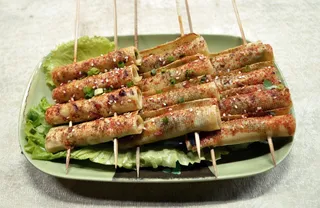 烧烤美食烤肉街边小吃油炸烤多味豆腐卷