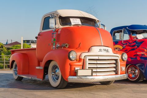 橘色皮卡车图片