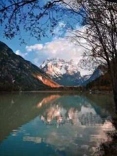平静山水湖泊风景图片 平静山水湖泊风景图片