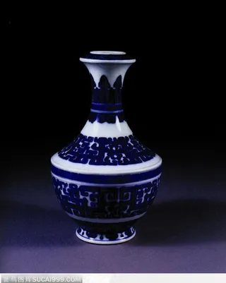 中华传统瓷器-锥形的青花瓷花瓶