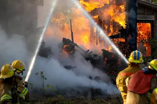 高清消防救火图片下载